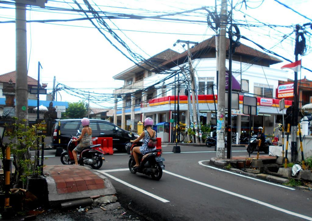 Reddoorz At Kerobokan Seminyak 2 エクステリア 写真