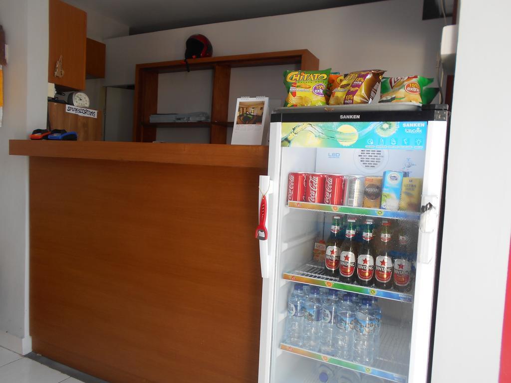 Reddoorz At Kerobokan Seminyak 2 エクステリア 写真