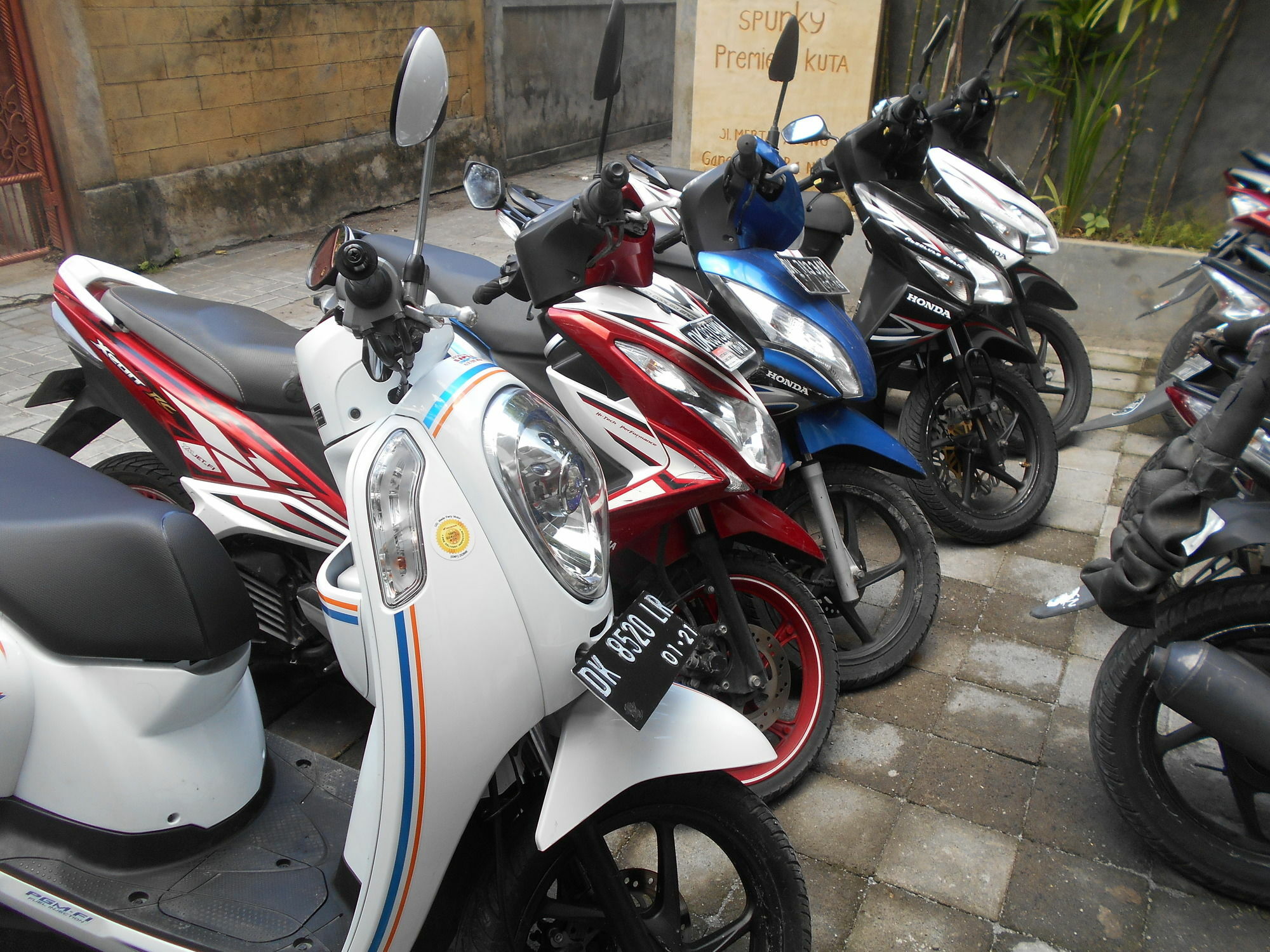 Reddoorz At Kerobokan Seminyak 2 エクステリア 写真