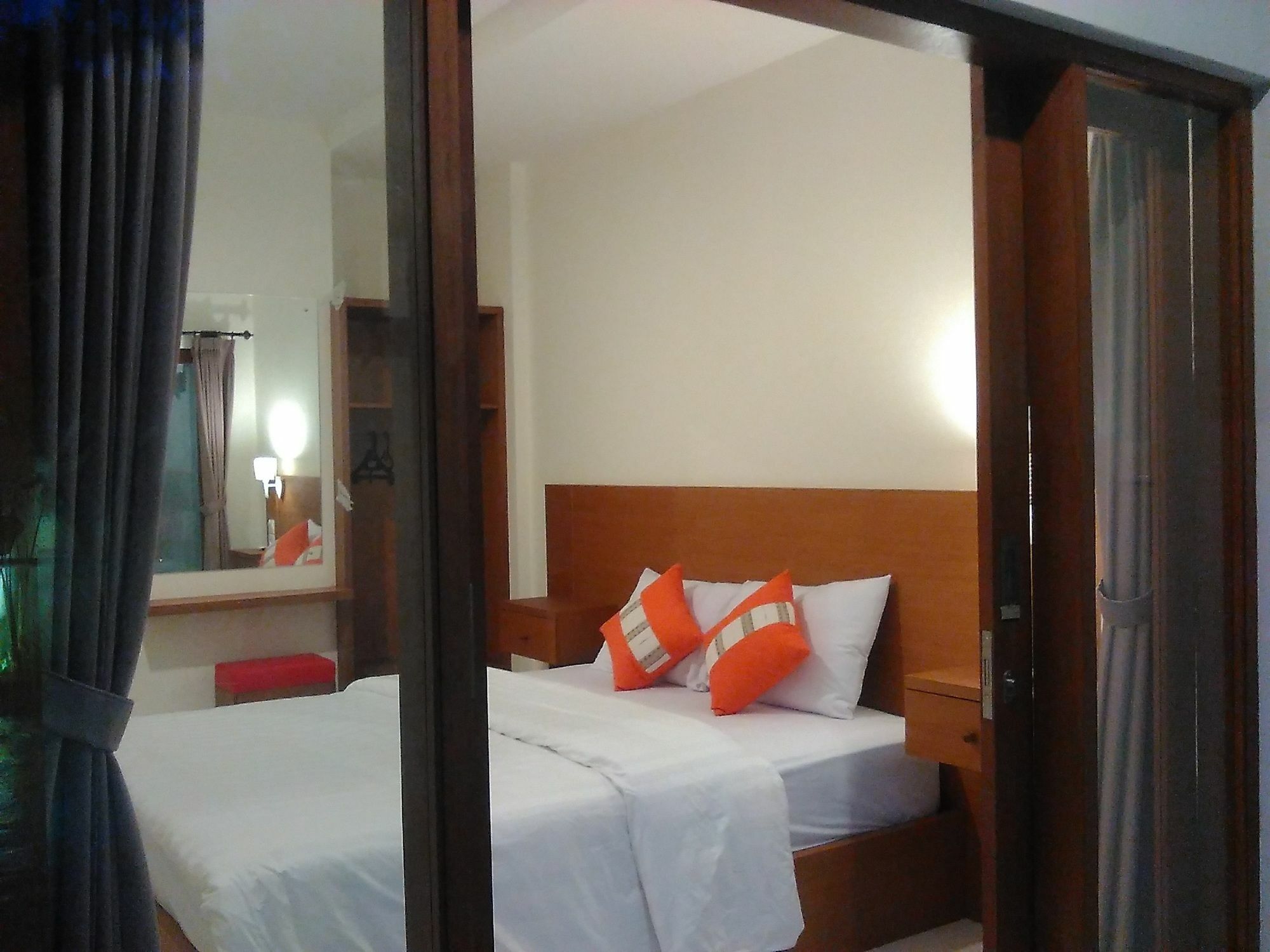 Reddoorz At Kerobokan Seminyak 2 エクステリア 写真